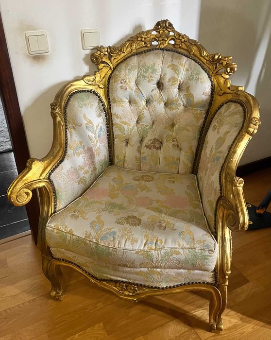 Terno de sofás em talha dourada antigos