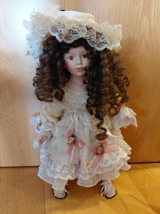 Boneca de porcelana