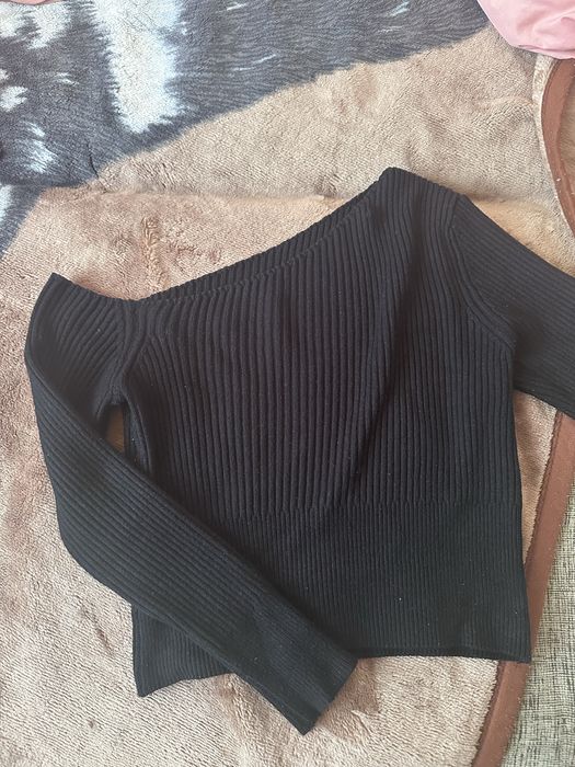 Bluzka na jedno ramie sweterek w prążki