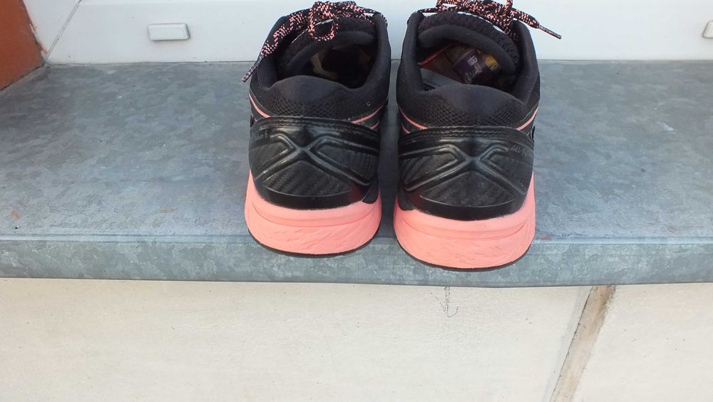 Super buty sportowe marki Asics gel fujitrabuco 6 roz 40,5