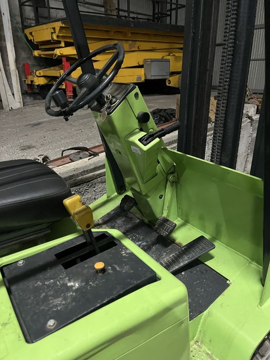 Empilhador a diesel clark