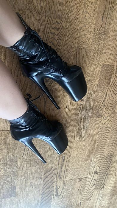 Стрипы Pleaser шкіряні 3-ка