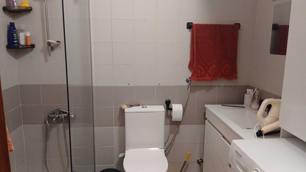 Quarto para arrendar em Monte de Caparica