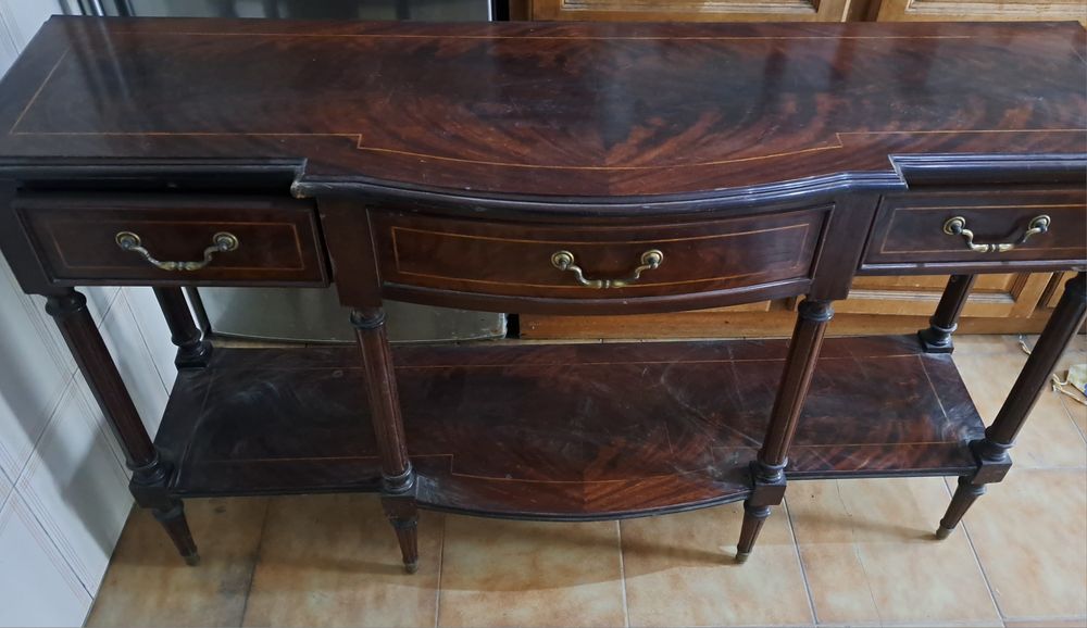 Consola de entrada vintage em cerejeira