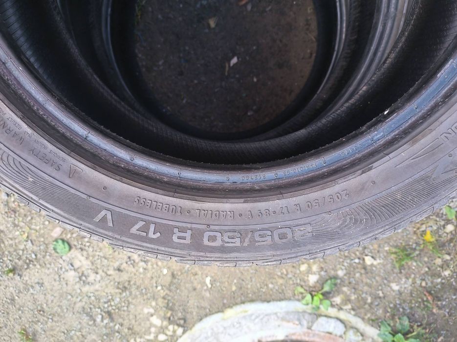 Резина літня  205/50 R17