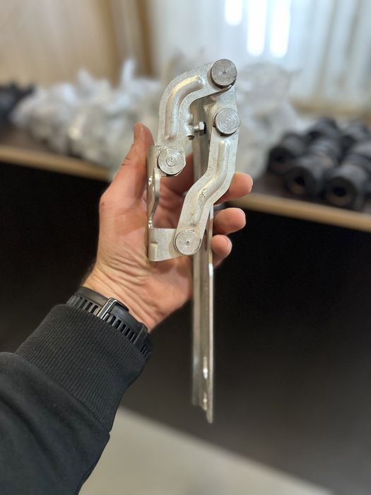 Петлі капоту Dodge Journey