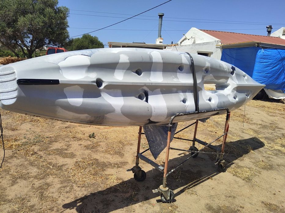 Vendo  um kayak de pesca o simplesmente passear.