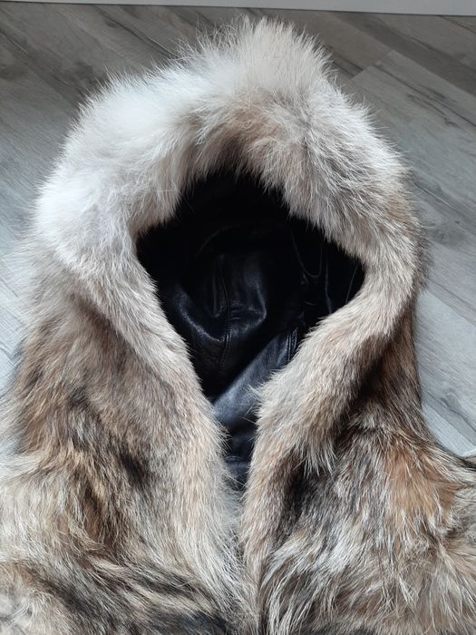 Кожаная куртка- жилетка.