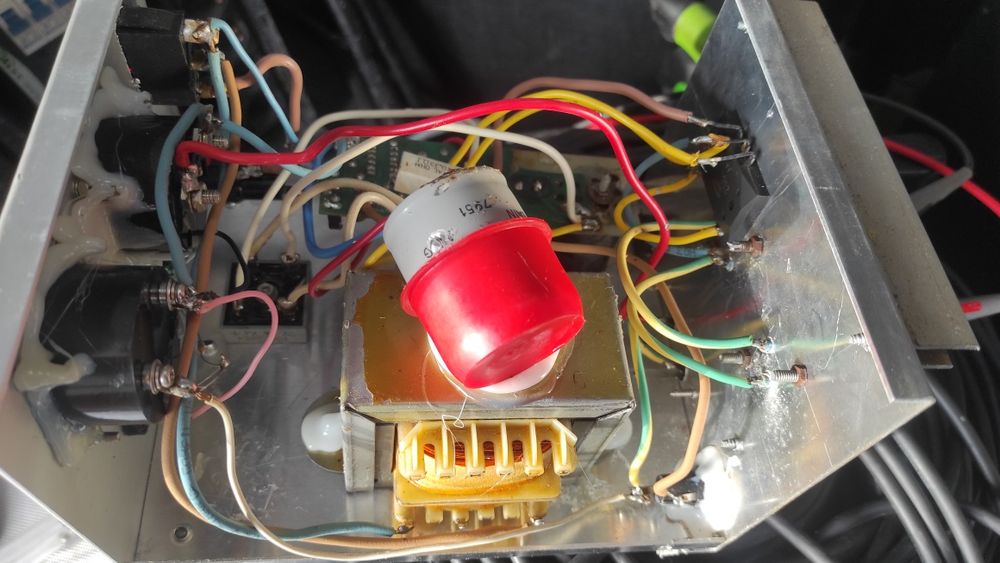 Fonte Alimentação Linear 13.8Vdc 8A ajustável com limitador de corrente automático