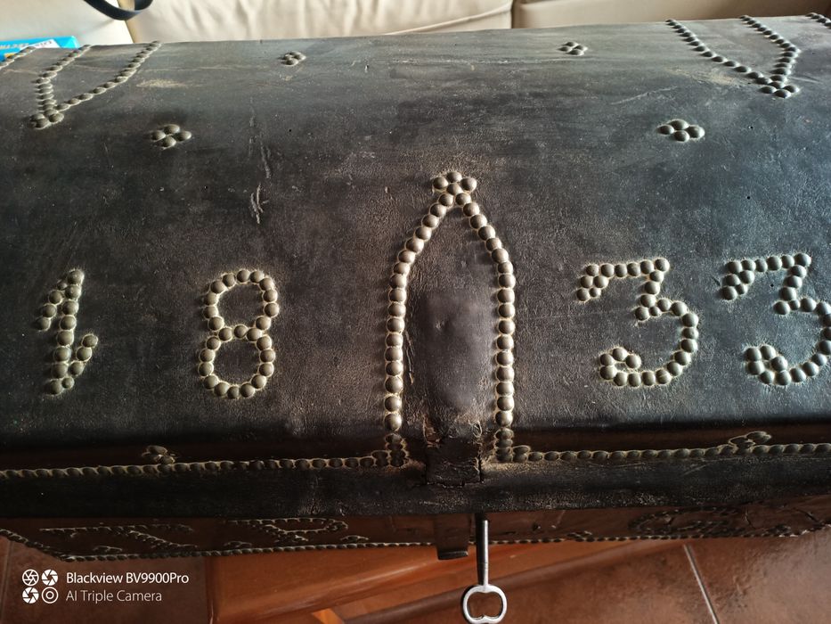 Baú com dois séculos não á ninguém para contar a história