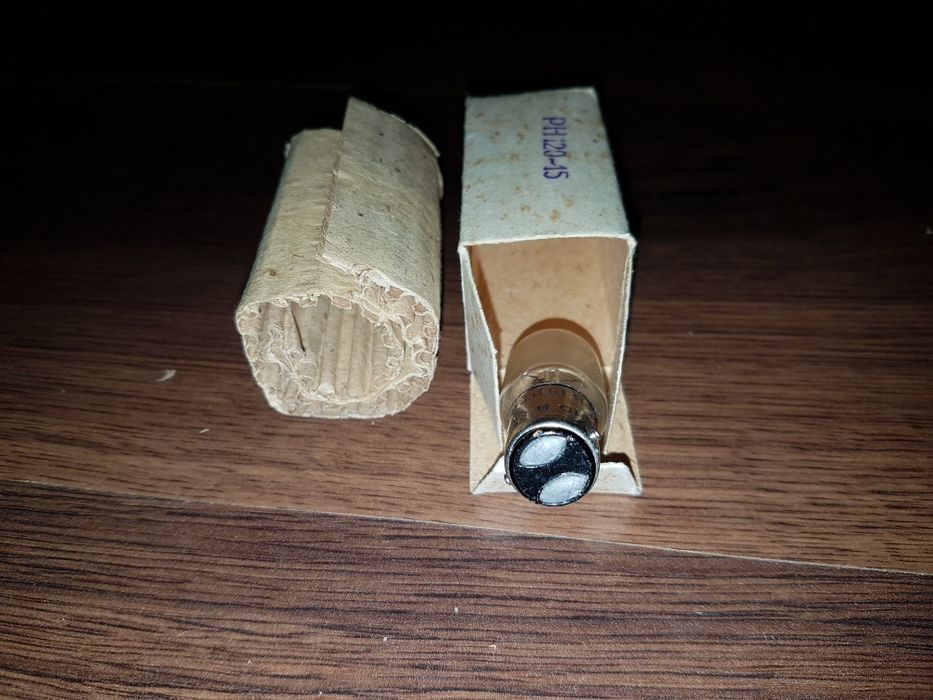 Żarówka antyk ZSRR. Jak nowa. РН120-15. 120V, 15W