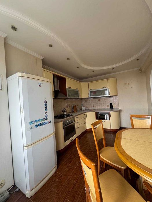 Продам 2-к  квартиру укомплектовану - Слободка, готові під програми, вул. Паркова