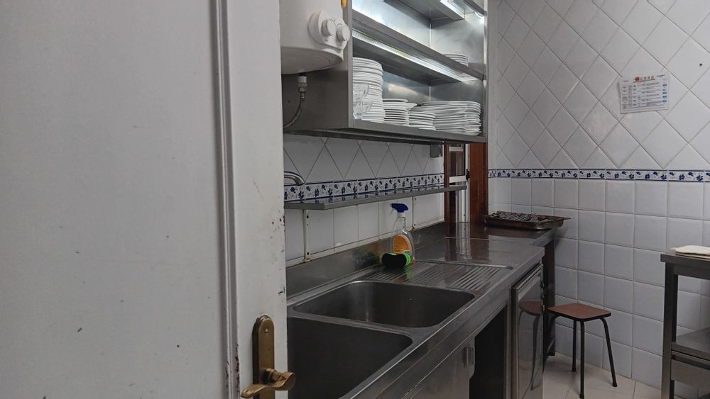 Arrenda-se Espaço Comercial Remodelado - Restaurante Vinha d'Alho - Aldeia de Joanes