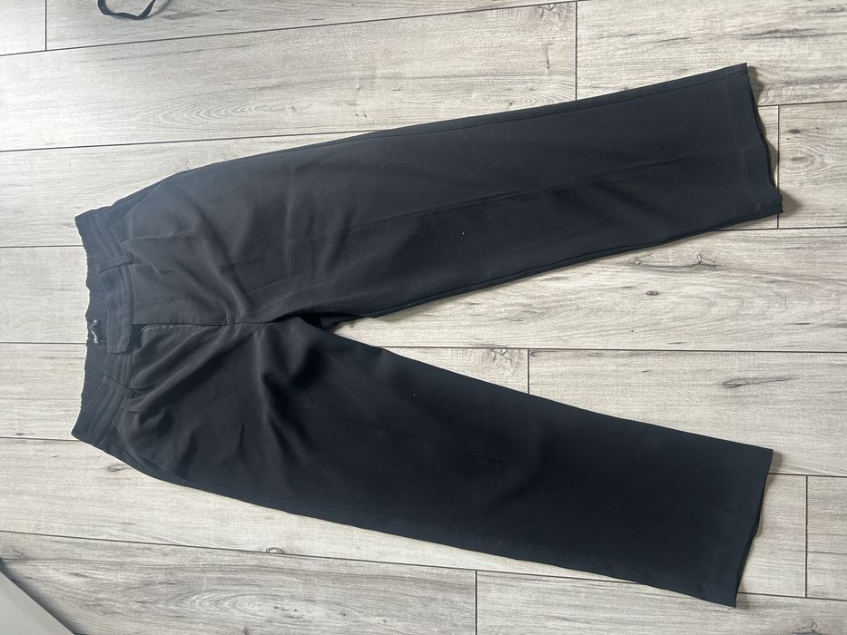 Czarne eleganckie spodnie z kantem Cropp rozmiar 40/L