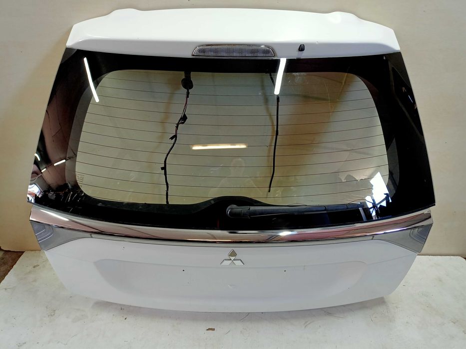 Mitsubishi Outlander 3 III kolor W37 klapa bagażnika biała oryginał demontaż kompletna
