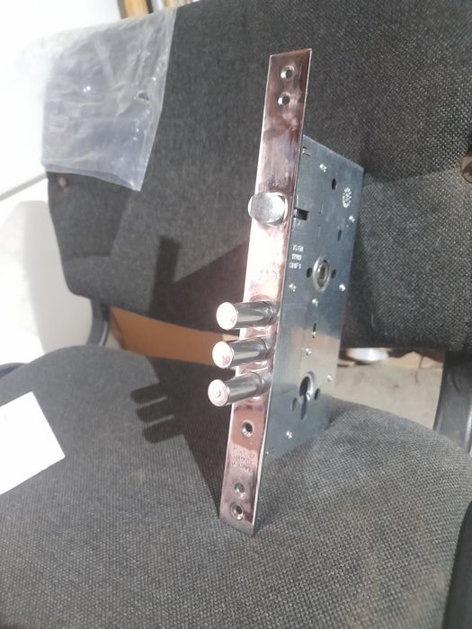 Замок врезной 3х регельный