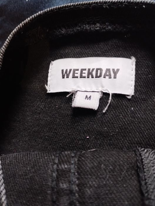 Sukienka dżinsowa ciemnoszara ogrodniczka Weekday rozm m