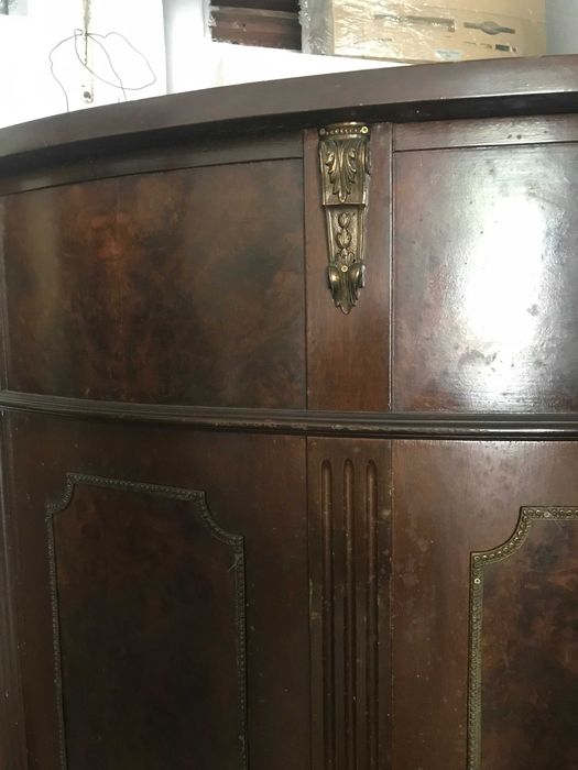 Móvel bar de canto em madeira maciça