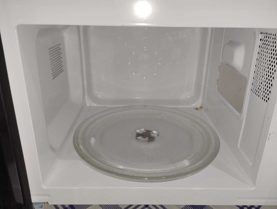 micro-ondas KUNFT branco NOVO de 20L, 700 W