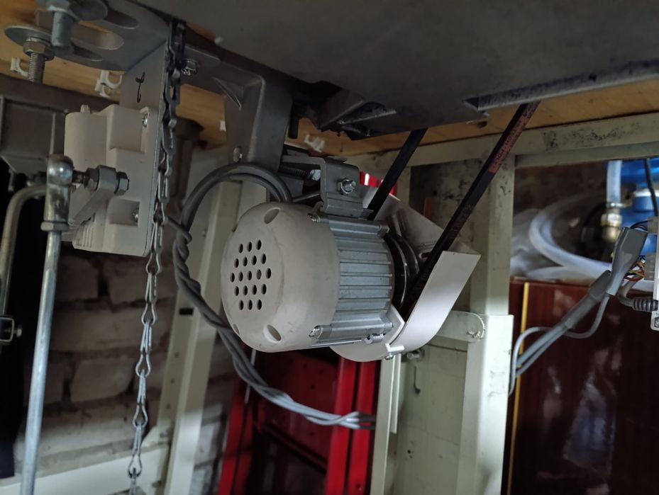 Продам оверлок 4х ниточный ШУНФА