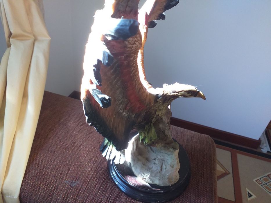 Estátua em marfinite tratada  da ÁGUIA DO SLB para colecionadores boni