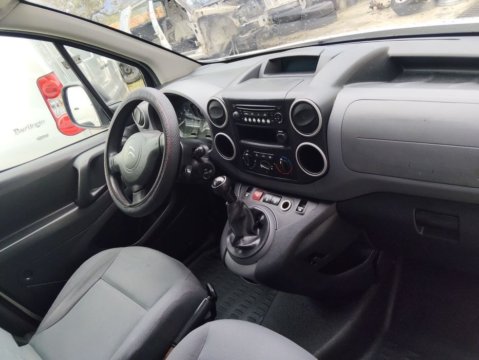 Citroën Berlingo de 2013 com 237mil km de três lugares 1.6 HDI