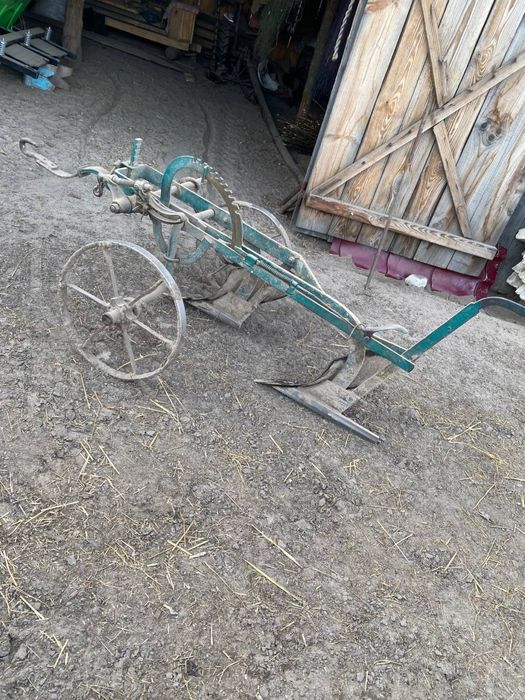 Продам плуг кіний