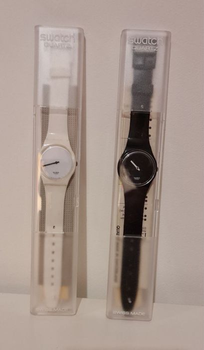 Relogio swatch Branco horas preto minutos de coleção