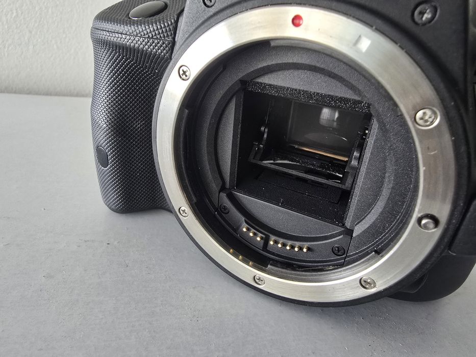 Canon 100D + 18-55mm IS II