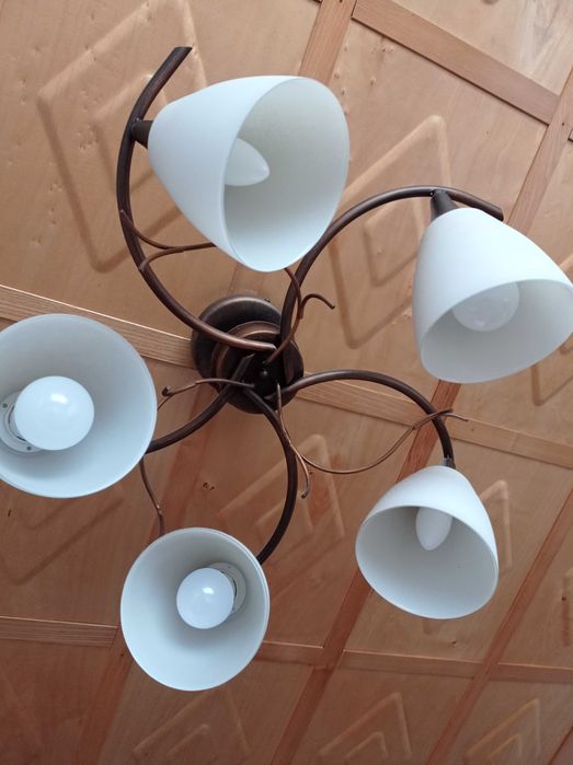 Lampa sufitowa do salonu