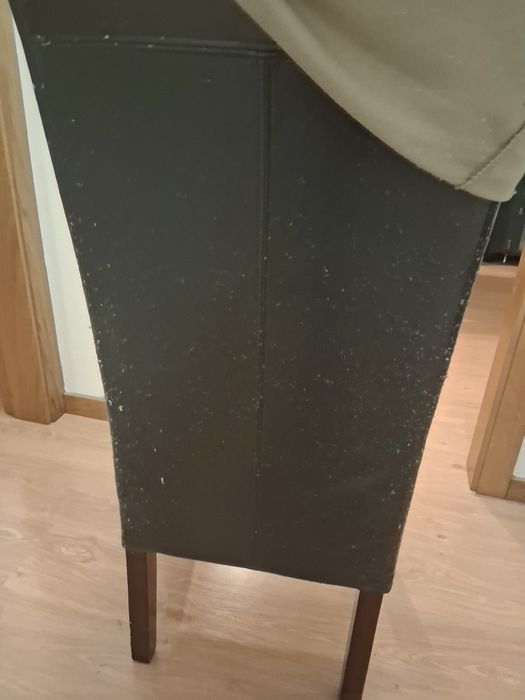 Cadeiras em pele sintética,  com capas