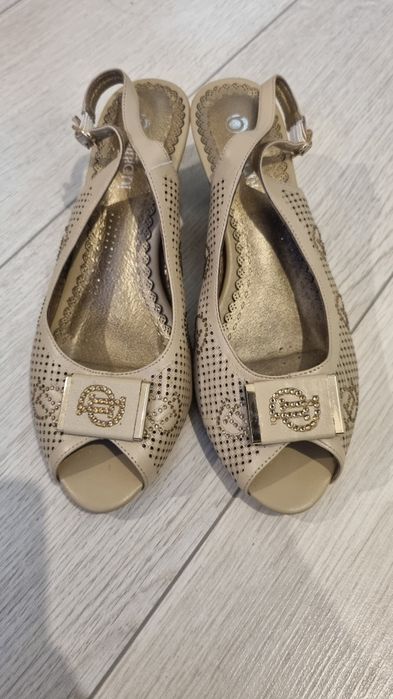 Buty na niskim obcasie