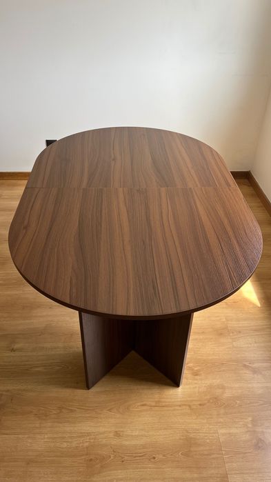 Mesa de jantar extensível 160-200×90×75 cm - para 6-8 pessoas - cantos arredondados - tampo espesso - MDF - marrom
