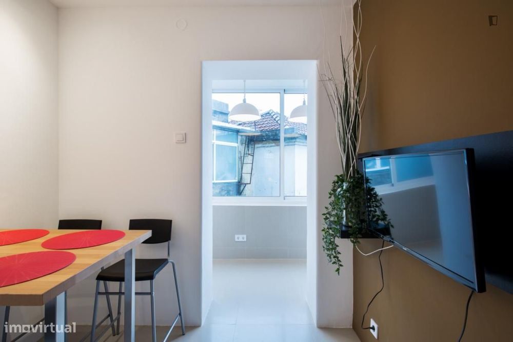 Quarto - localizado em Oeiras Lisbon