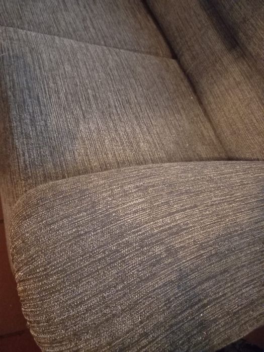 Sofa de dois lugares cinza