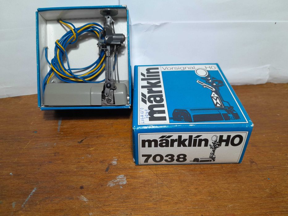 Sinal Avançado, 7038 Marklin H0 de três posições.