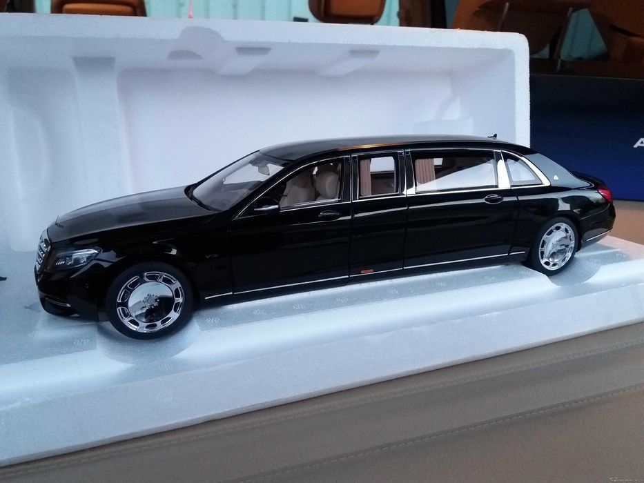 Mercedes-Maybach S600 Pullman модель 1:18: 20 217 грн. - Машинки