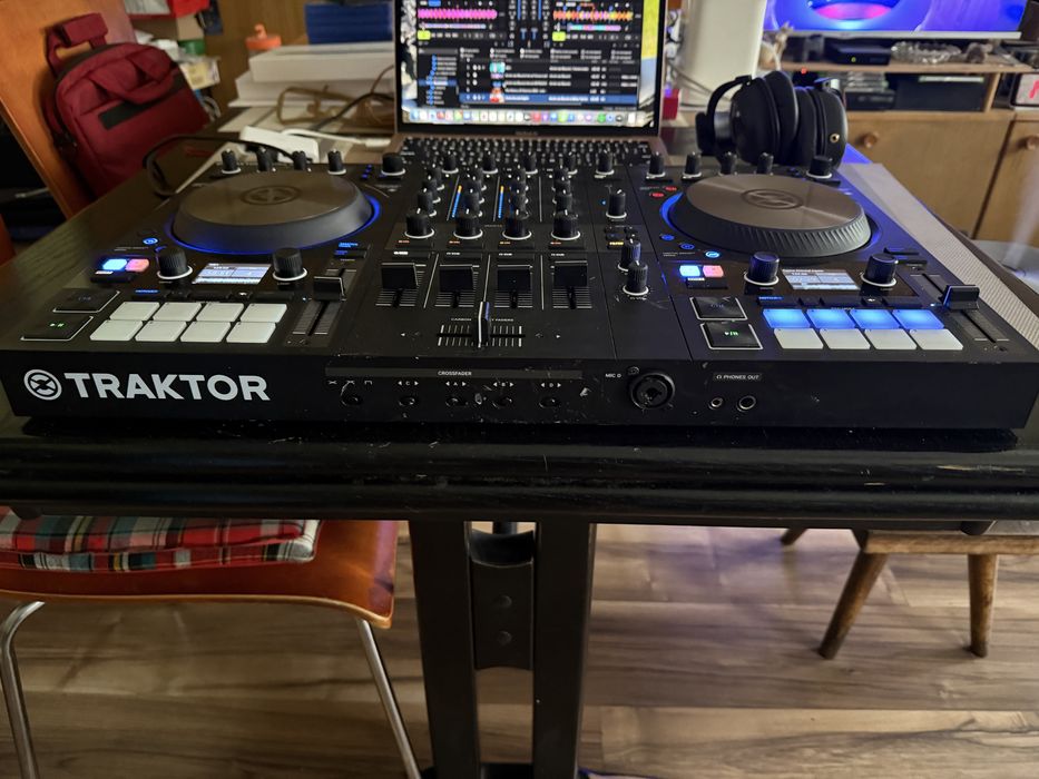 Native Instruments Traktor Kontrol S4 Mk3