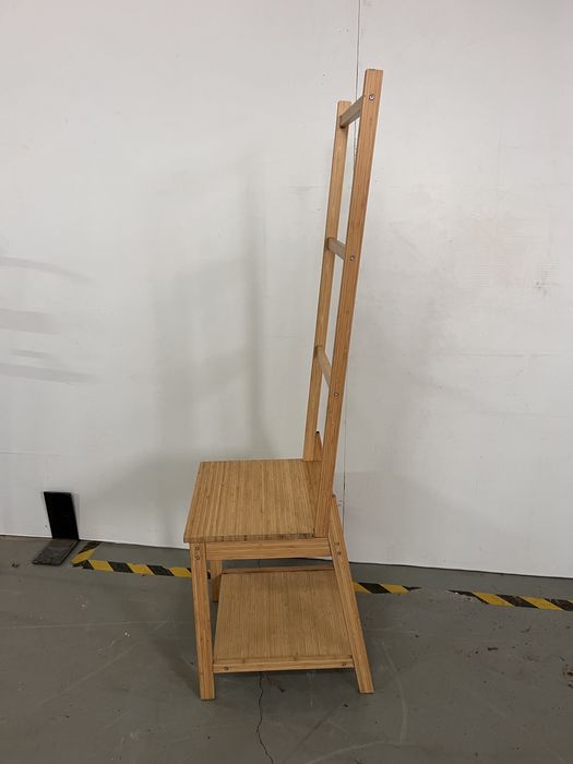 Conjunto de cadeira e bengaleiro