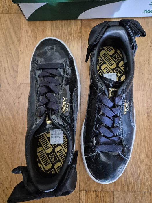 Ténis pretos Puma com laço