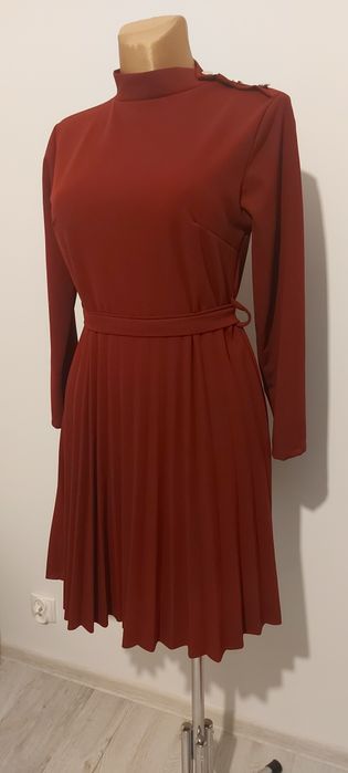 Bordowa sukienka długi rękaw plisowana wiązana kokarda z tyłu