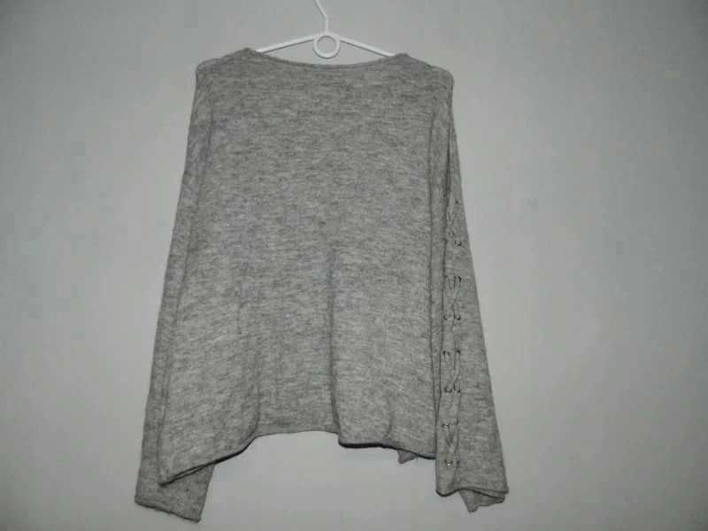 szary gruby sweter z rozszerzanymi rękawami H&M oversize