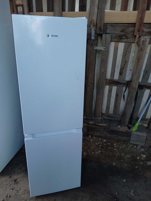 продам    2  КАМЕРНЫЙ  холодильник GRIFON