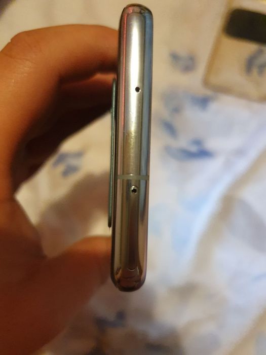 Samsung s10 в хорошому стані.