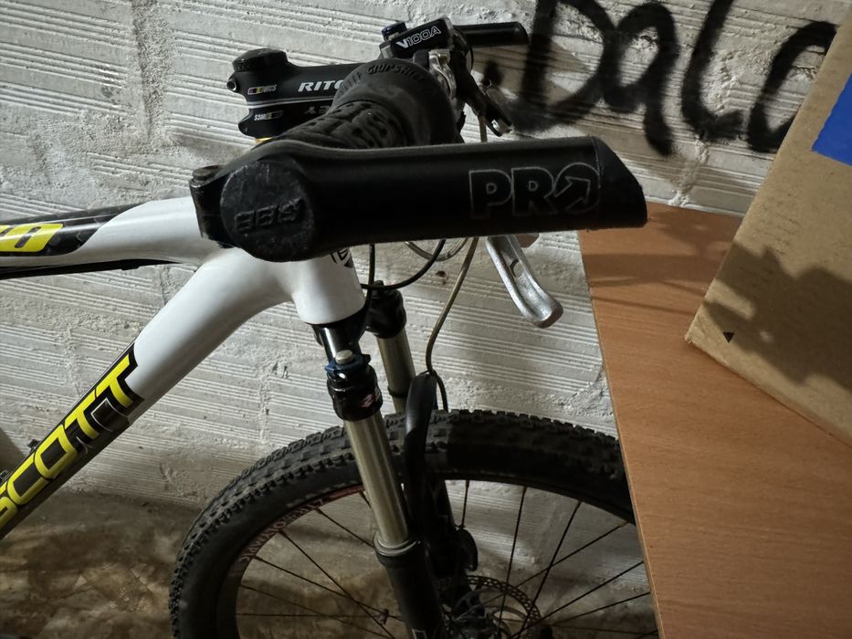 Bicicleta carbono Scott Scale  10 aro 26    Pesa Kg 8,900