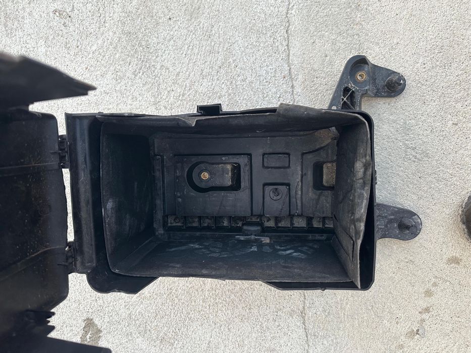 Caixa bateria audi a3 8p completa