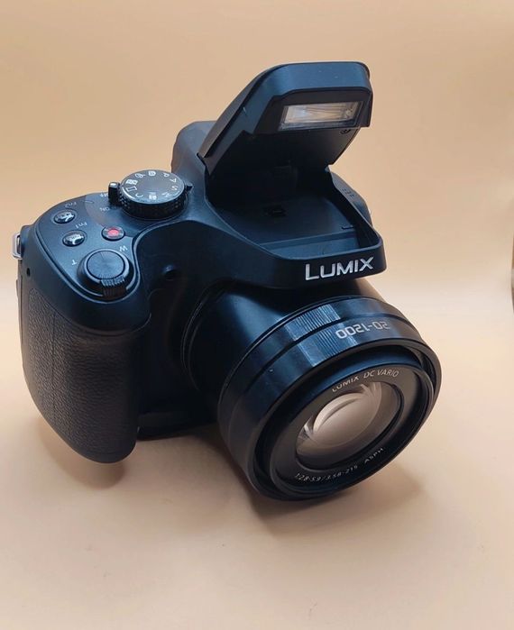 Conjunto Máquina Fotográfica Panasonic Lumix DC-FZ82