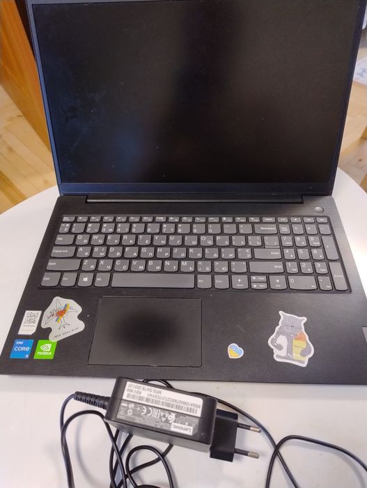 Lenovo V15 G2 i5-1135G7 MX350 8GB 15.6 FullHD не вмикається під ремонт