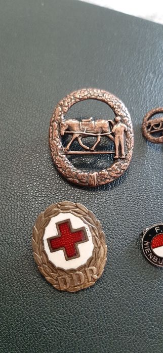 Вінтажні значки.