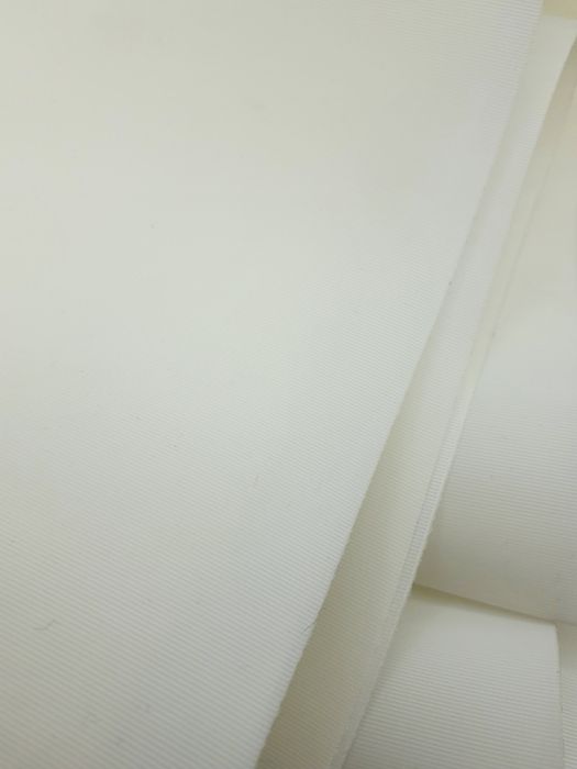 Tkanina kupon ecru 3,35 m.x 149 cm.grubsza/sztywna
